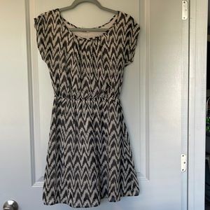 Black & Tan Design Cap Sleeve Dress